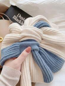 This Elegant Color-Block Crossover Scarf Features A Fashionable White And Beige Bow Design, Adorable And Warm, Making It The Perfect Choice For Valentine's Day, Christmas, And New Year Gifts. The Scarf Comes In Multiple Color Options, And This Casual And Versatile Scarf Is Thick And Warm, An Ideal Gift For Valentine's Day, Christmas, And Ramadan. - Multicolor - View 4