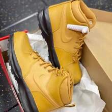 Nike Big Kids' Manoa Leather Lightweight Casual Sneakers