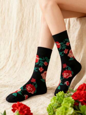 1双复古花卉图案袜子，日式秋冬花卉中筒袜，时尚ins风女袜