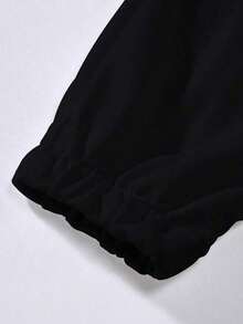 Pantalones informales con cintura elástica y bolsillos, con un diseño estampado de ángeles. - Negro - Ver 3