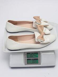 Giày lười mũi nhọn cỡ lớn 35-45 dành cho nữ, giày lười đi chơi ngoài trời mùa xuân/thu mới với nơ màu xanh nhạt, giày lười công sở đế mềm, giày bệt nữ thanh lịch, giày mũi nhọn thoải mái. - Nơ hai tông màu trắng PU-trắng mơ - Xem 10