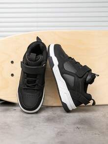 زوج من أحذية رياضية متوسطة الارتفاع للأطفال، من جلد البولي يوريثان، أحذية كاجوال للداخل/الخارج، سهلة الارتفاع، مانعة للانزلاق، قابلة للتنفس، مريحة، أحذية بتصميم قطعي عصري مشترك