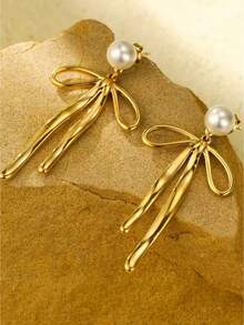 1 对优雅金色蝴蝶结金属耳钉，适合女士在情人节、约会、外出和日常佩戴