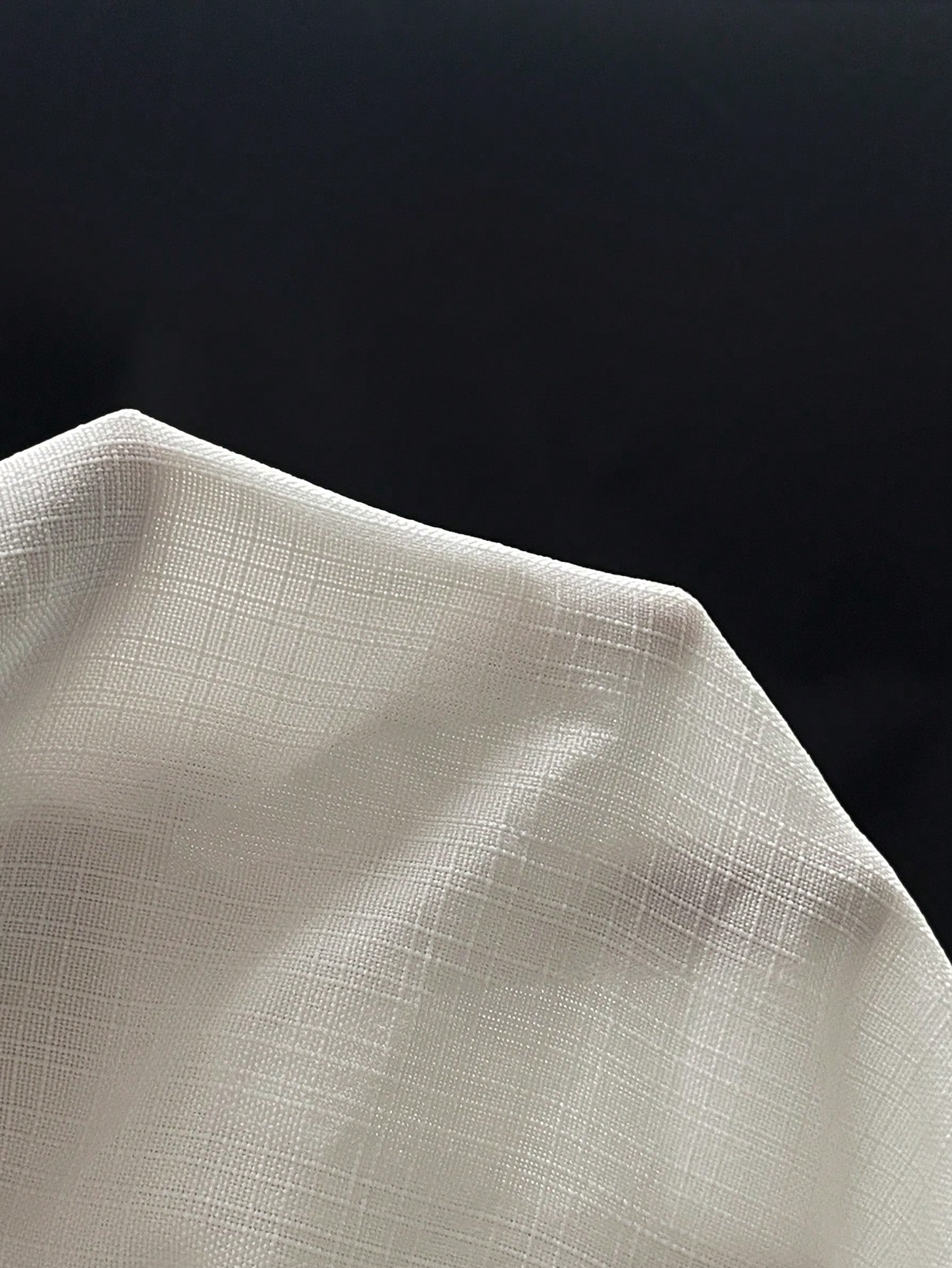 طقم أناقة كاجوال للرجال– قميص أبيض وبنطال بني