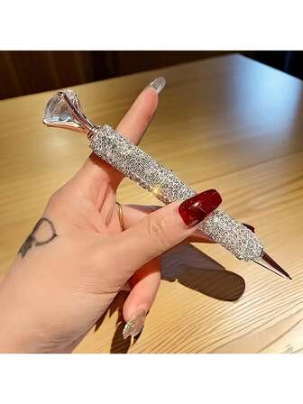 1 pièce Stylo à bille élégant à capuchon twist, design avec strass étincelants - structure en métal, stylo à bille avec strass en forme de goutte d'eau, pointe moyenne, surface en métal, idéal pour les fournitures de bureau et scolaires, parfait pour les enseignants et les étudiants, papeterie de bureau, outil d'écriture de luxe, instrument d'écriture durable