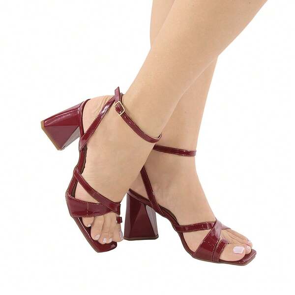 Sandália Feminina Bico Quadrado Salto Bloco Médio 7,5 cm Festa Tiras Cruzadas Ajuste no Tornozelo Confortável