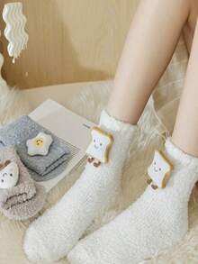 6/12 Pares De Calcetines De Coral Fleece Con Decoración De Muñeca 3D de dibujos de comida. Calcetines Gruesos De Invierno Para Mujer, Calcetines De Muñeca De Dibujos Animados Lindos Para Dormir, Calcetines de terciopelo para mujer, medias gruesas de felpa cálidas y cómodas para dormir, bonitos calcetines de suelo con dibujos animados, bonitas medias, Calcetines de lana de Coral para mujer, medias gruesas de terciopelo, cálidas, resistentes al frío, Color caramelo Kawaii, algodón, Navidad, Invierno - Blanco y Negro - Ver 3