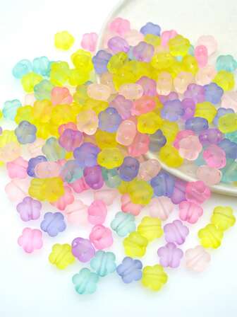 50颗迷人花卉珠子 - 哑光多色花朵隔珠，适用于DIY手链和发饰，柔软触感波西米亚风工艺材料（精致彩绘雏菊和玫瑰吊坠）