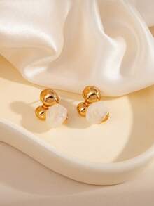 1 par de pendientes de bola de metal con zirconia ámbar de diseño simple y exquisito, con un sentido retro y exagerado, pendientes versátiles para otoño e invierno, esenciales para fiestas y fotografía callejera, accesorios de moda para mujeres de estilo europeo y americano