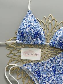 Conjunto de bikini sexy para mujer, con tirantes finos, diseño de ribete con contraste de estampado, confección fruncida, adecuado para vacaciones de primavera y verano en la playa - Azul y blanco - Ver 4