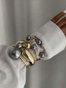 1 Pc Luxe Dome Cuff Bracelet , Faux Pearl Decor Chunky Metal Bangles Set , Hinged Design Metal Cuffs Bangles Jewelry For Daily Wear , Golden Color Metal Bracelets - Gold - View 2