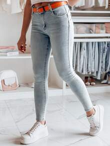 Jean slim taille haute pour femme, en denim stretch qui épouse les formes, coupe classique avec des détails modernes, parfaitement adapté au quotidien et aux looks printaniers. - Bleu ciel - Voir 1