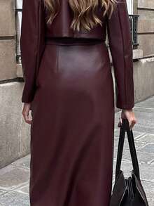 RNU 这款酒红色PU皮拉链A字裙，优雅百搭，是春夏外出、派对、聚会的理想之选。这款时尚优雅的裙子不仅适合日常休闲穿着，也适合情人节约会、狂欢节派对、新年庆祝活动等场合。它同样也是女士休闲装、新年装和冬季服装的完美之选。 - 酒紅色 - 查看 5