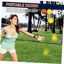 1 Bola de Borracha Divertida e Inovadora para Rebote no Pulso, 63mm de Altura, Elástica, para Arremesso Manual, Corda Elástica, Presente de Halloween e Natal, Esferas Elásticas de PU para Treinamento de Jovens com Alça de Pulso - Kit Durável para Exercícios de Arremesso e Quique, Ideal para Brincadeiras e Esportes ao Ar Livre, Inclui Bolas para Treinamento de Coordenação Motora, Futebol, Basquete e Tênis.