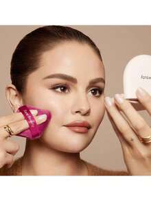 Rare Beau-ty Polvos de acabado compactos con color y sin talco True to Myself, tono marfil claro con subtono cálido - Marfil - Ver 7