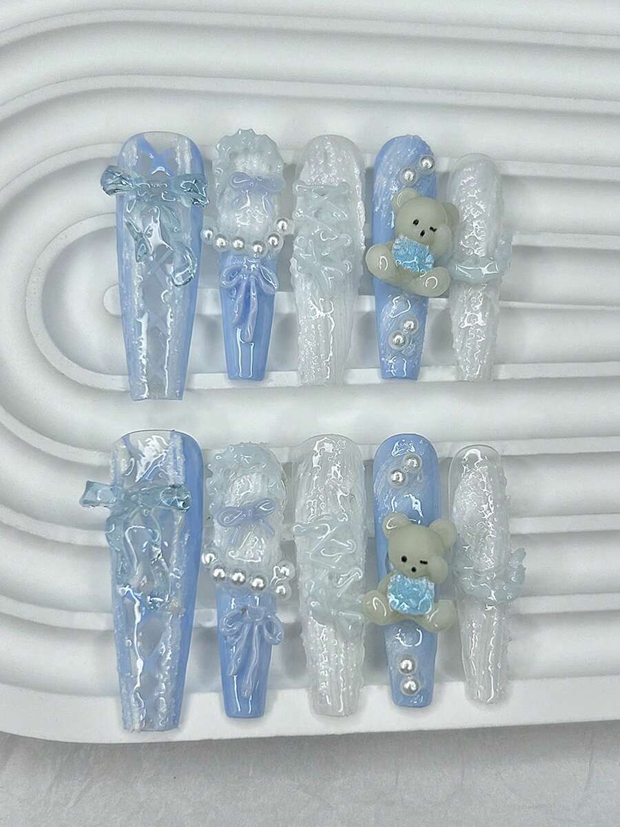 10片法式蕾丝手工按压式美甲片 3D甜美可爱小熊石膏蝴蝶结珍珠假指甲 蓝色洛丽塔长款美甲用品（1张果冻贴纸+1个指甲锉） - 藍色 - 查看 1