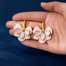 1 Pair Classic French Enamel Floral Metal Stud Earrings For Women, Niche Vintage Style Earrings Suitable For Daily Wear And Dates - Flower Earrings - View 5