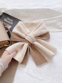 This Elegant Color-Block Crossover Scarf Features A Fashionable White And Beige Bow Design, Adorable And Warm, Making It The Perfect Choice For Valentine's Day, Christmas, And New Year Gifts. The Scarf Comes In Multiple Color Options, And This Casual And Versatile Scarf Is Thick And Warm, An Ideal Gift For Valentine's Day, Christmas, And Ramadan. - Multicolor - View 2
