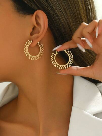 1 Pair Fashionable Vintage Hollow Circle Earrings, Minimalist Design, Suitable For Daily Wear