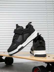 زوج من أحذية رياضية متوسطة الارتفاع للأطفال، من جلد البولي يوريثان، أحذية كاجوال للداخل/الخارج، سهلة الارتفاع، مانعة للانزلاق، قابلة للتنفس، مريحة، أحذية بتصميم قطعي عصري مشترك