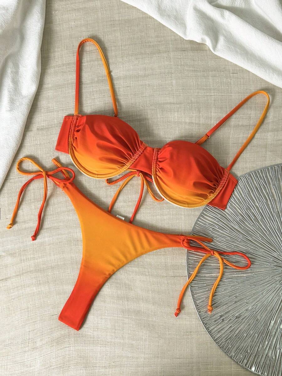 Conjunto de bikini de parte superior e inferior de unicolor, con diseño de empalme, sexy y de moda para vacaciones en la playa en verano, color rojo - Rojo - Ver 1