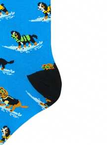 一双卡通冲浪狗图案男士中筒袜，采用柔软透气面料，适合休闲穿着。可爱袜子，趣味配饰，俏皮设计，舒适贴合，独特风格。 - 彩色 - 查看 4