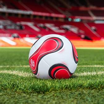 官方5号足球，高品质无缝粘合，耐磨防滑高弹，适合成人比赛，PU材质热封足球，足球迷的理想礼物