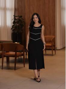 Vestido Mídi Corte em A com Decote Redondo com Barra Fenda e Costura Aparente Moda Casual e Evangélica - Preto - Visão 4