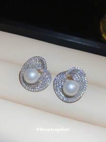 QTHOPE 1 par de pendientes de tuerca de cobre con geometría de circonita cúbica y perla microincrustada, de alta gama