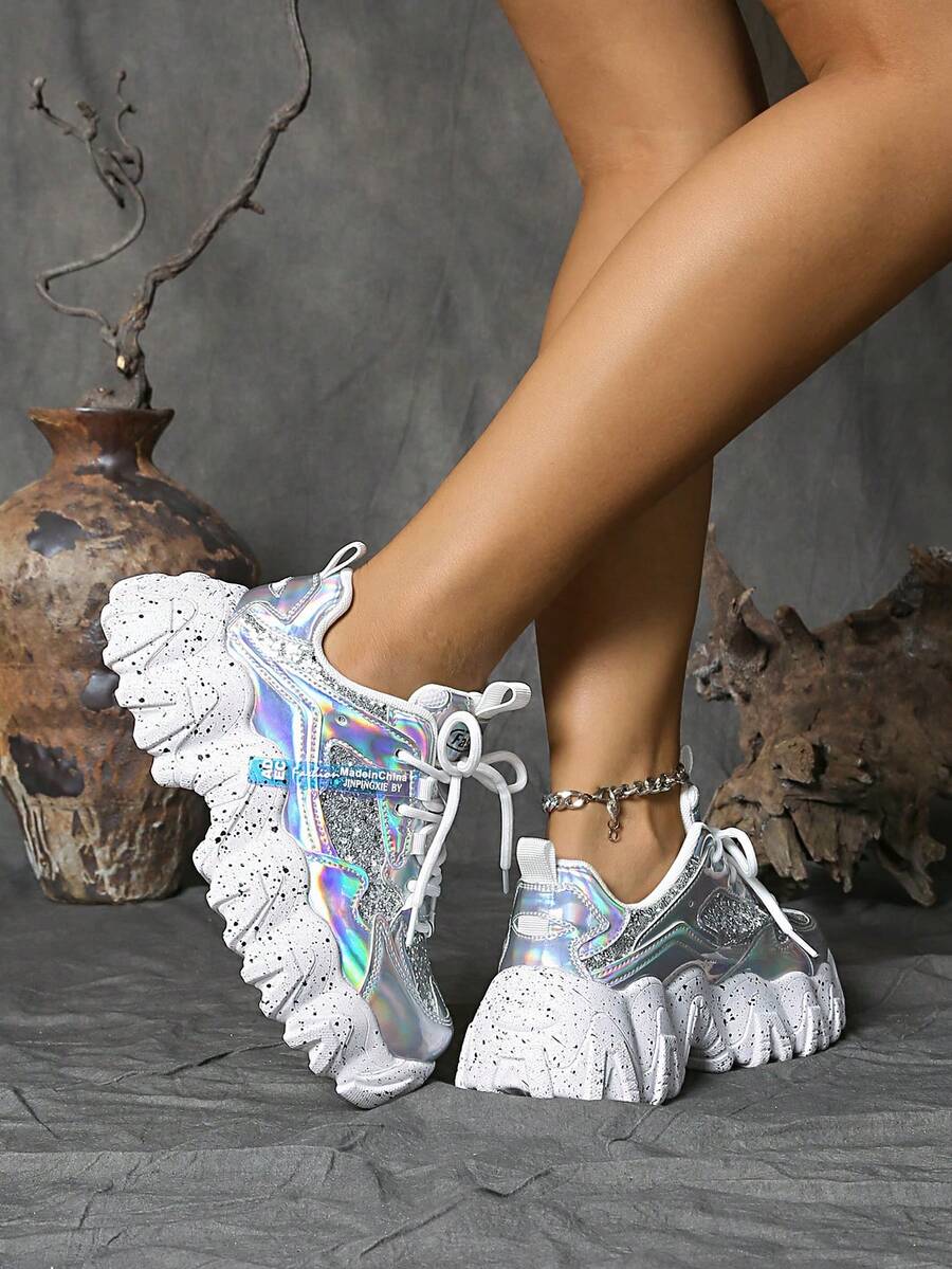 [Please Refer To The Size Chart In The Details] Women's Platform Sneakers, New Metallic Silver Splatter Chunky Shoes, Wavy Sole Casual Shoes, Silver Holographic Thick Bottom Shoes, Silver Athletic Shoes, Reflective Letter Pattern Elevated Fashion Sneakers For Women - 銀色 - 查看 1