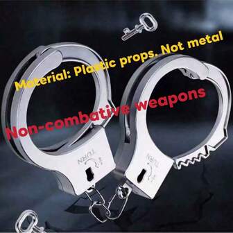 逼真银色塑料手铐 - 无需电池的逼真服装配饰，是万圣节派对、活动和角色扮演的完美之选 - 耐用、轻便、易于使用，非战斗性武器