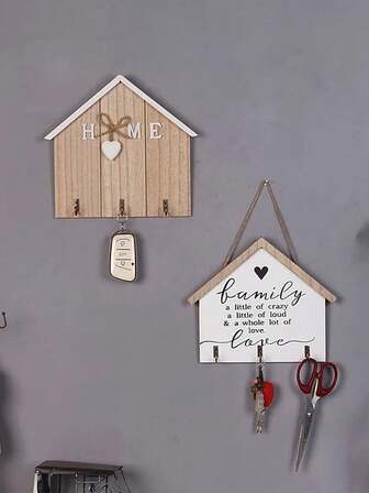 1个豪华现代乡村风格木质墙面钥匙挂钩，3D“HOME”心形字母造型，适用于玄关、客厅装饰，可悬挂小物件、钥匙、衣物等，也适用于商业酒店装饰。