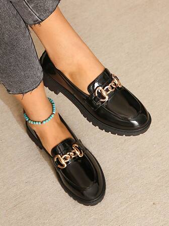 Svarta läderloafers för kvinnor, grov sula, slip-on, metallspänne, glansig finish, vardagsskor lämpliga för kontor, fest, vardagsbruk