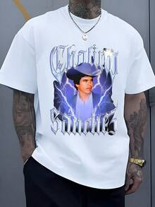 Figura de un hombre con sombrero rodeado de relámpagos simbolizando fuerza energía y espíritu indomable con tipografía metálica brillante que representa poder y libertad camiseta de hombre 100% algodón cómoda y moderna para uso diario - Weiss - Übersicht 1