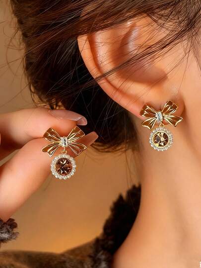 一对蝴蝶结水钻装饰耳环，高端户外佩戴情人节配饰