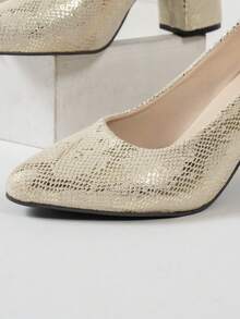 Giày cao gót vàng nguyên khối sáng bóng thời trang dành cho nữ - Thiết kế mũi nhọn - Size 35-43 - Chất liệu sáng bóng, mịn màng và thoải mái - Giày cao gót vàng nguyên khối, đế thấp mềm mại, đế xuồng dày, giày lười - Chất liệu cao cấp, thoải mái khi mang - Giày lười mũi tròn chống trượt, đế giữa dày - Thời trang và đa năng - Vàng - Xem 7