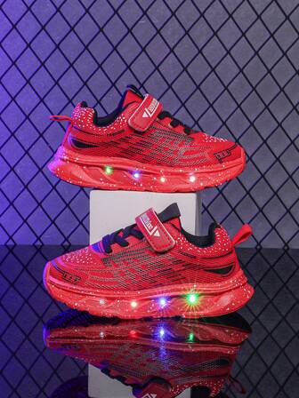 1 par de zapatillas de cuero con LED luminoso con diseño de araña, adecuadas para niños y niñas - Casual, con amortiguación de impactos, antideslizante para todo el año, para correr y caminar al aire libre