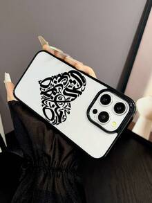 حافظة هاتف بخط عربي فني - تتميز بتفاصيل خطية سوداء معقدة تشكل شكل قلب، تصميم أسود وأبيض بسيط بطلاء لامع، مثالية لعشاق الفن الثقافي والباحثين عن الجمالية العربية الأنيقة والحماية، متوافقة مع iPhone16,16plus,16pro Max,16e,16pro, 15,15plus,15pro Max,15pro, 14,14plus,14pro Max,14pro, 13,13pro,13pro Max, 12,12pro,12pro Max - الأسود - مشاهدة 4