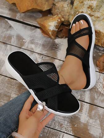 รองเท้าแตะลำลองแบบมินิมอลกลวงพื้นนุ่มใส่สบายอเนกประสงค์ตาข่ายใหม่ฤดูร้อนสำหรับผู้หญิงสำหรับบ้าน/สำนักงาน