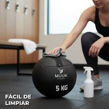 MUUK FITNESS Balón Medicinal 5 kg Profesional de PVC Reforzado con Costuras Resistentes y Superficie Antideslizante | Pelota Wall Ball para Crossfit, Entrenamiento Funcional, Ejercicio de Fuerza y Resistencia | Ideal para Giros Rusos, Sentadillas, Abdominales, Box, Home Gym y Rutinas de Impacto - 5 kg - Ver 8