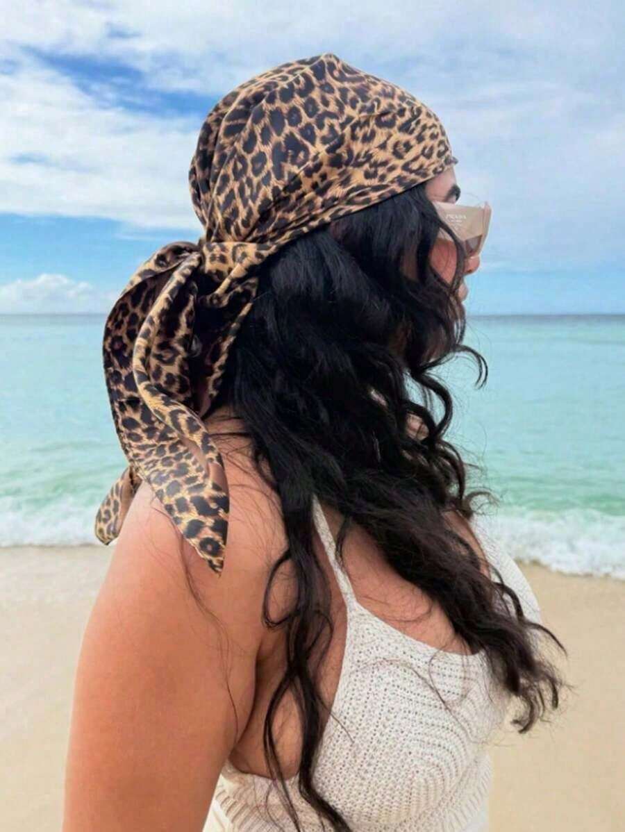 1PC Women's Leopard Print Animal Print Square Scarf Elegant Scarf Bandana Women's Satin Scarf Hair Accessory 90 * 90cm - 豹紋 - 查看 1