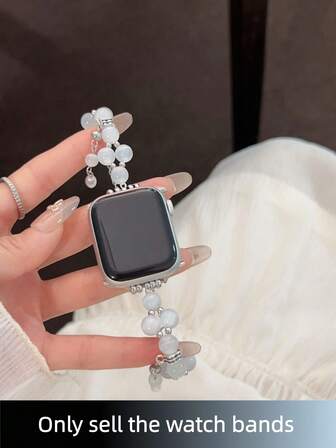 Bracelet Apple Watch ajustable et interchangeable, orné de perles rondes œil-de-chat, compatible avec les tailles 38/40/41/42/44/45/46/49 mm et les Apple Watch Series Ultra/SE/10/9/8/7/6/5/4/3/2/1. Bracelet élégant haut de gamme pour femme avec pendentif en forme de cœur et perle. Idéal comme cadeau pour une amie.