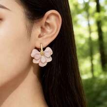 1 Pair Classic French Enamel Floral Metal Stud Earrings For Women, Niche Vintage Style Earrings Suitable For Daily Wear And Dates - Flower Earrings - View 1