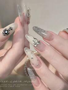 6格盒装金银日式迷你蝴蝶结金属铆钉美甲装饰小蝴蝶结配细金属水钻简约3D多功能美甲饰品Y2K金属美甲配件美甲沙龙艺术装饰美甲闪光金属钻石美甲宝石美甲用品美甲饰品假指甲装饰配件 - 彩色 - 查看 5