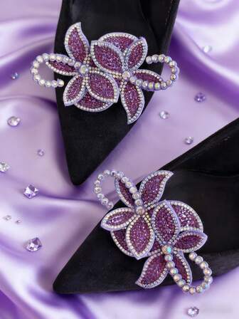 1 par de clips de zapato con flores 3D desmontables, decoraciones de zapato con adornos de rhinestone en color púrpura
