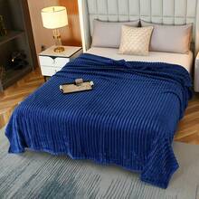 1pc Solid Color Coral Fleece Blanket, Deep Blue, Luxurious & Comfortable, Suitable For Bedroom, Dorm, Office Nap. This Is A Home And Office Decor Product. - Royal Blue - View 2