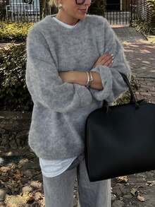 2026新款优雅街头风休闲纯色长袖灰色毛绒针织衫，适合外出、约会、度假、日常穿着、派对等场合，尽显优雅气质，是秋季女装、返校季、Y2K风格女装、音乐会、乡村风格女装的理想之选。 - 灰色 - 查看 2