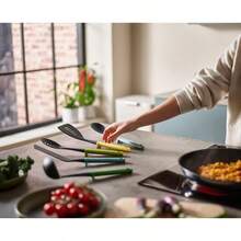 Joseph Joseph Duo 5Piece Utensil Set With Integrated Tool Rests: Vibrant Set With Solid Slotted Spoons Turners And Ladle Hygienic Design HeatResistant Perfect For Hanging Storage Ideal For Kitchen Cooking Grilling And Meal Preparation Ensures Easy Access And Sanitary Handling - 蛋白石 - 查看 5