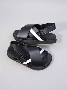 These Boys' Sandals Feature A Color-Block Striped Design, Providing Comfort And Suitability For Walking. The Open-Toe Low-Top Style Includes A Buckle Strap And Flat Sole. These Casual Sandals Are An Ideal Choice For Daily Summer Wear, And Also Suitable For School Or Outdoor Activities. - Black - View 7
