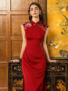 Faeriesty 新款中国风女式旗袍：优雅立领、别致短袖、侧开衩——完美适用于红毯盛会、黑领结婚礼、正式宴会、文化庆典、正式晚宴，以及新年和情人节派对。 - 紅色 - 查看 4